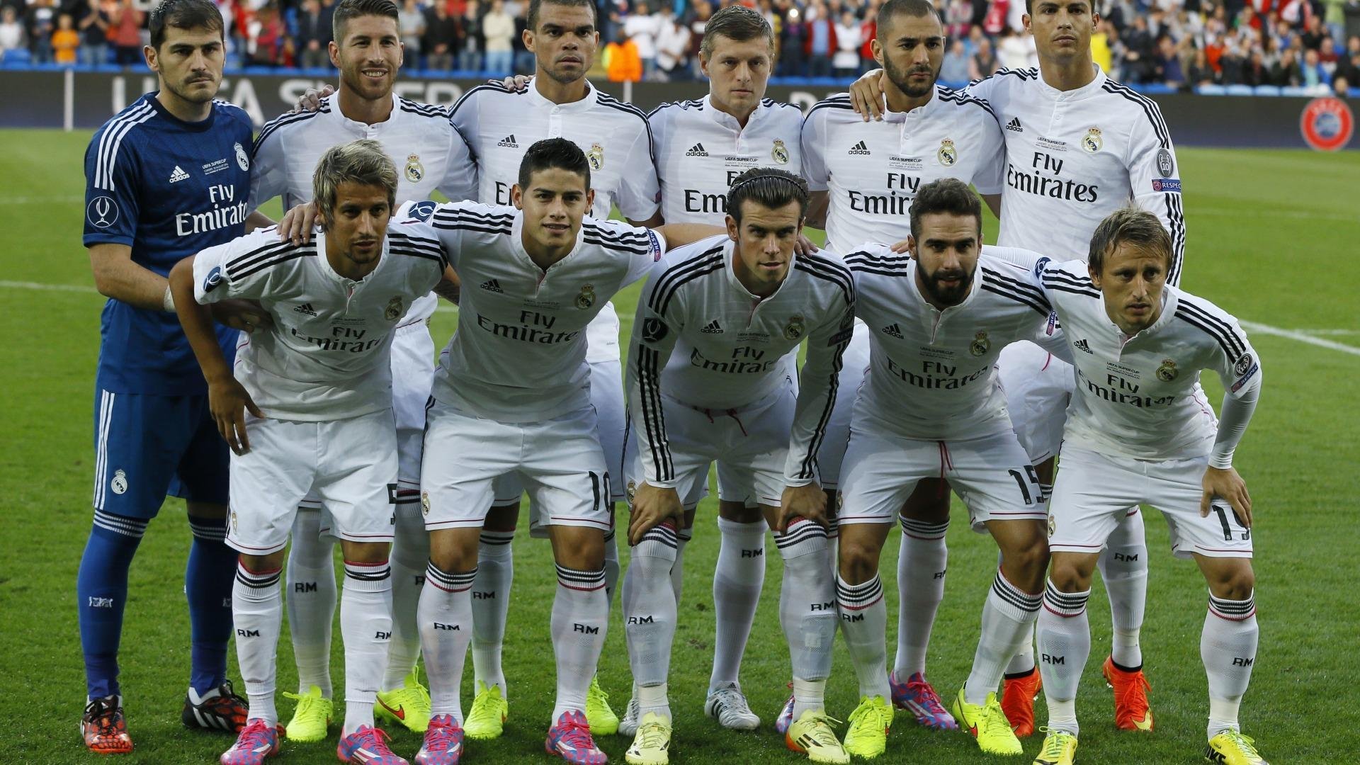 在对阵雄鹿的比赛中，库里展现“神射手”本色，四节投中9个三分，砍下44分！